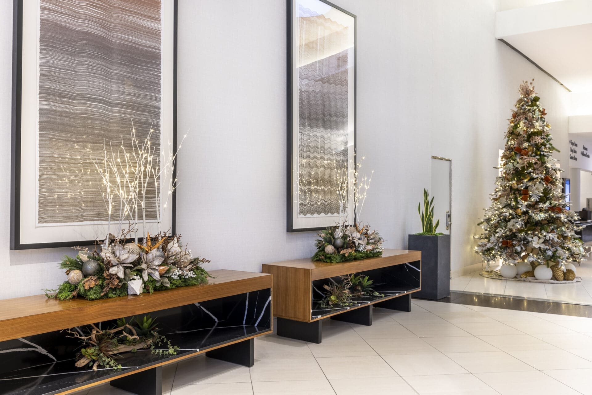 Hilton_1 Commercial Christmas decorator Dallas installation featuring elegant holiday trees and garland in the Hilton Lincoln Centre lobby.